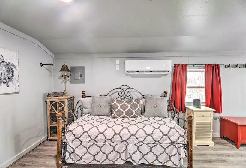 Cottage With Patio & Shared Waterfront Perks!