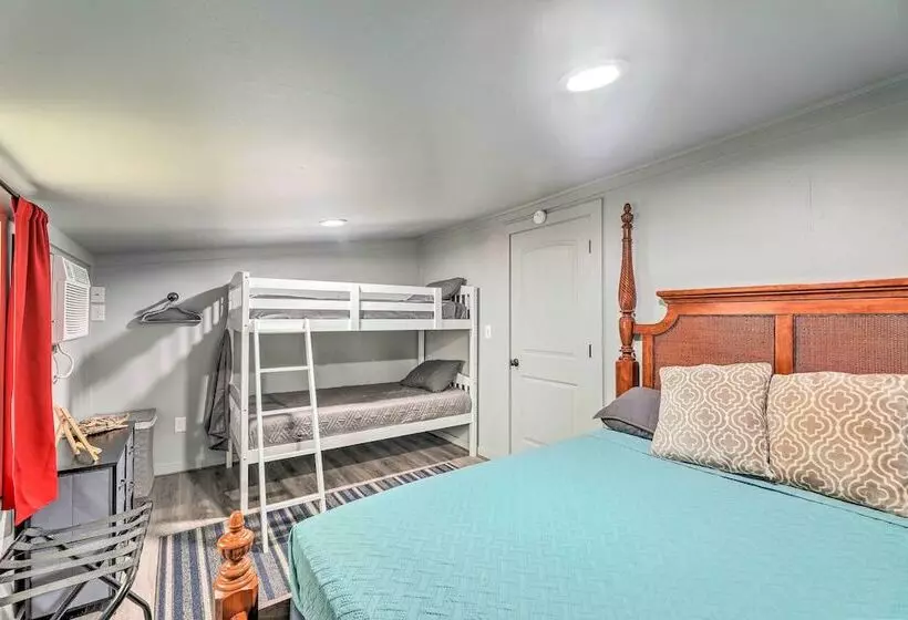 Cottage With Patio & Shared Waterfront Perks!