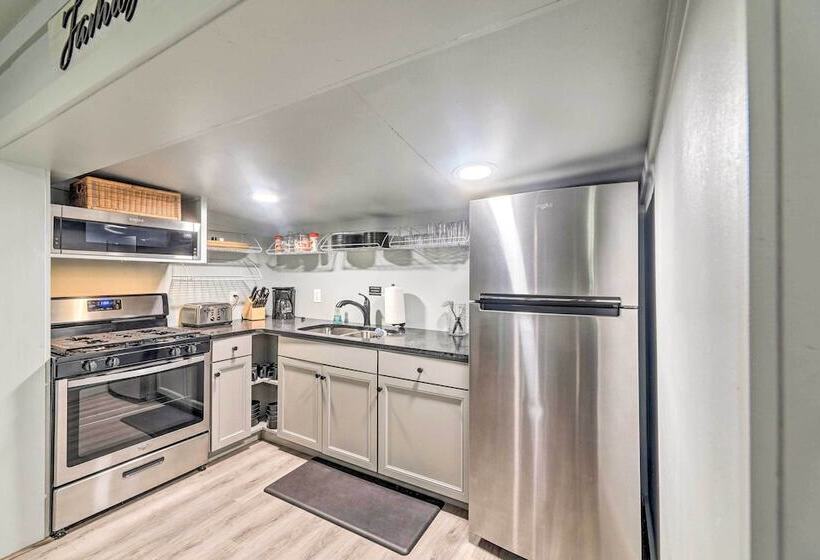 Cottage With Patio & Shared Waterfront Perks!