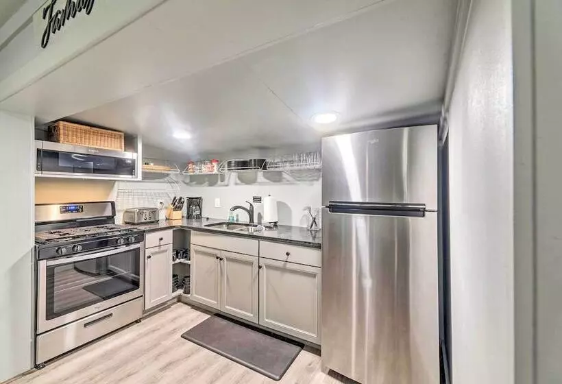 Cottage With Patio & Shared Waterfront Perks!