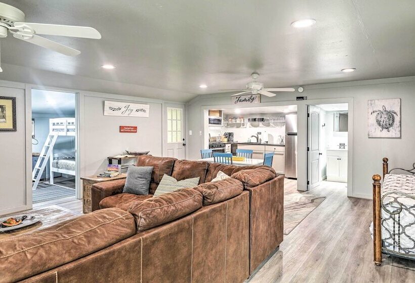 Cottage With Patio & Shared Waterfront Perks!