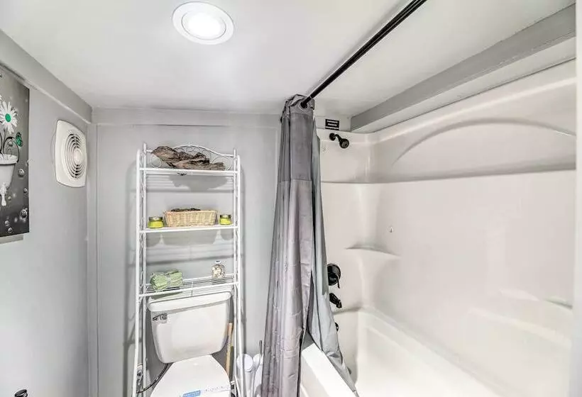 Cottage With Patio & Shared Waterfront Perks!