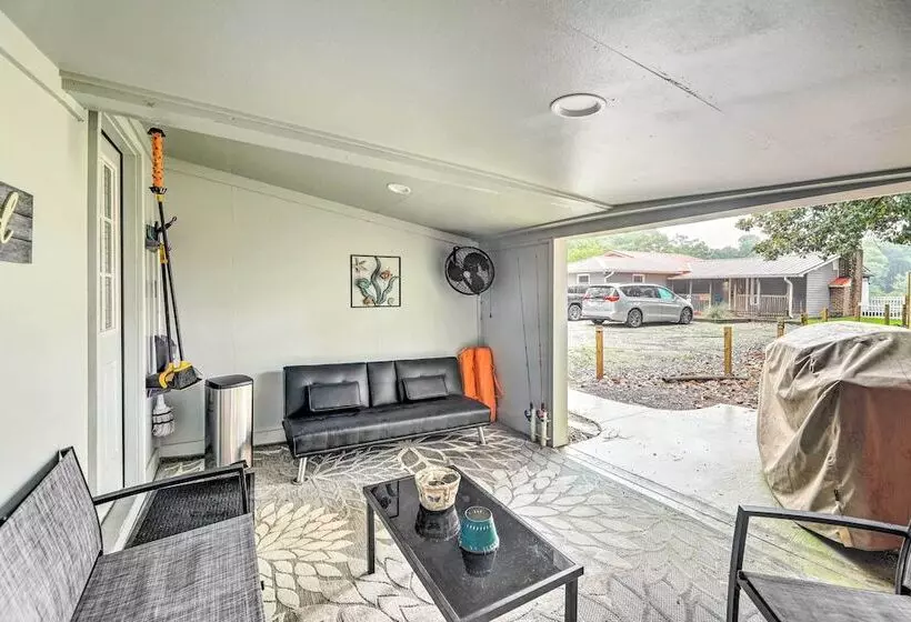 Cottage With Patio & Shared Waterfront Perks!