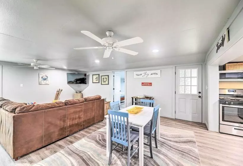 Cottage With Patio & Shared Waterfront Perks!