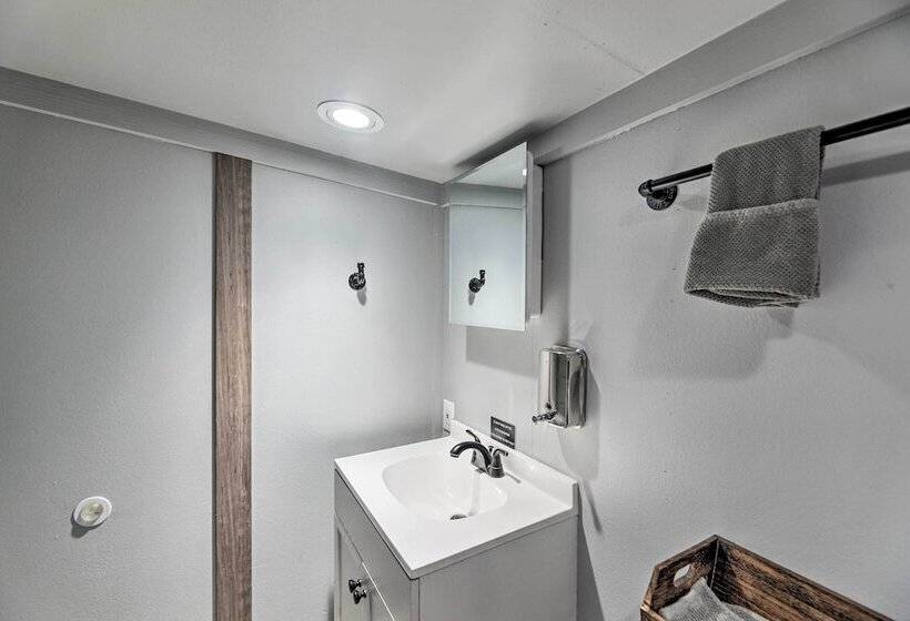 Cottage With Patio & Shared Waterfront Perks!