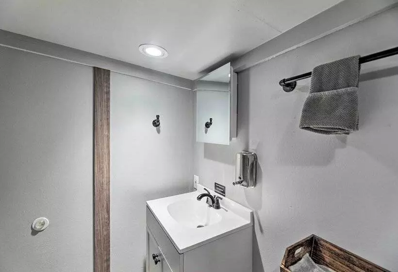 Cottage With Patio & Shared Waterfront Perks!