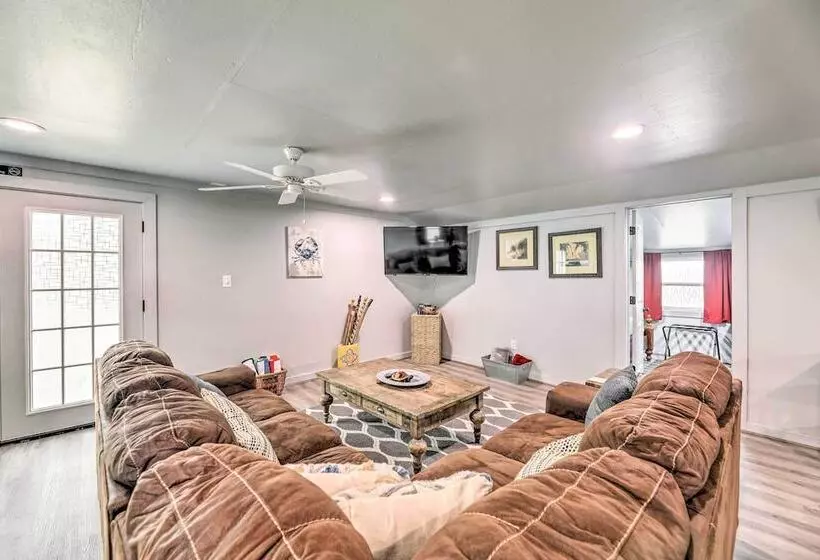 Cottage With Patio & Shared Waterfront Perks!