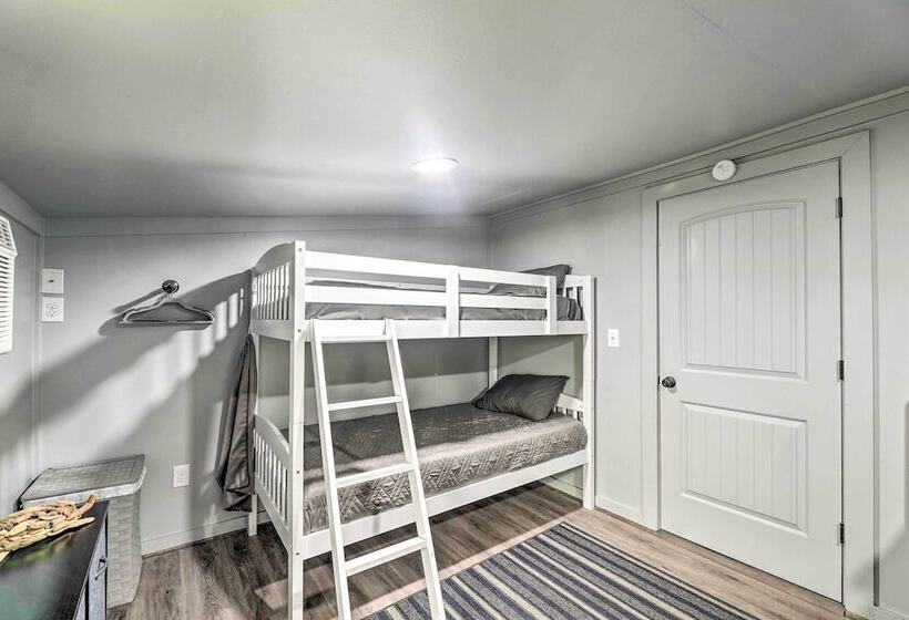 Cottage With Patio & Shared Waterfront Perks!