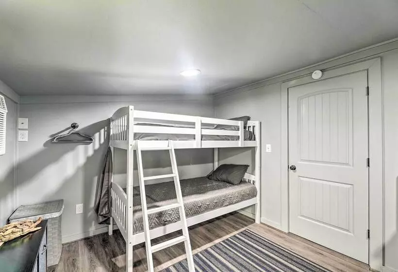 Cottage With Patio & Shared Waterfront Perks!