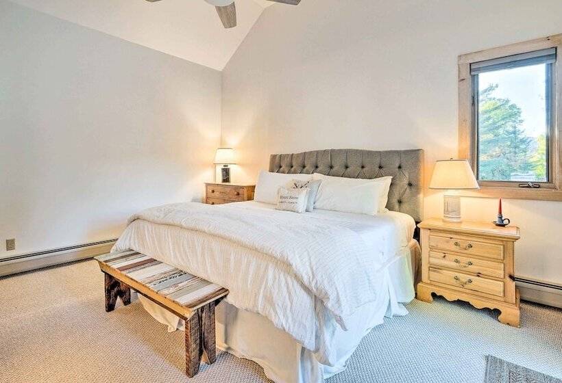 Cozy Getaway: Private Hot Tub, Near Skiing!