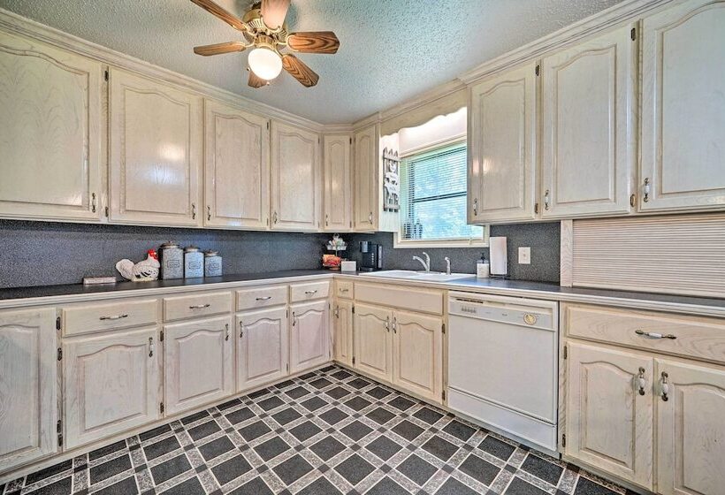 Cozy Murfreesboro Home Near Local Attractions!