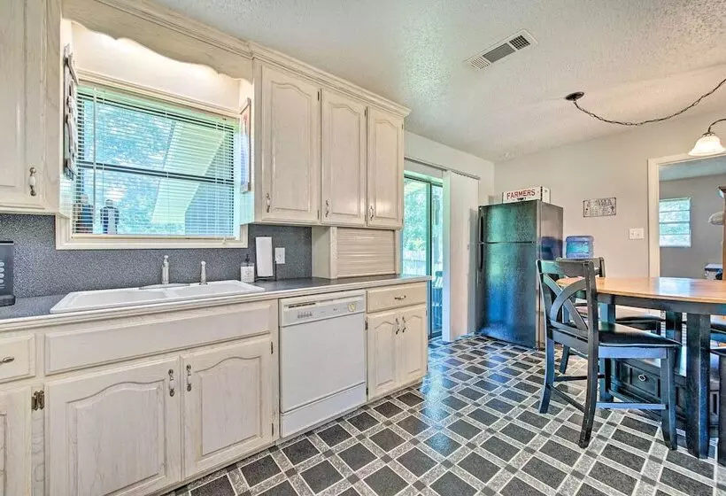 Cozy Murfreesboro Home Near Local Attractions!