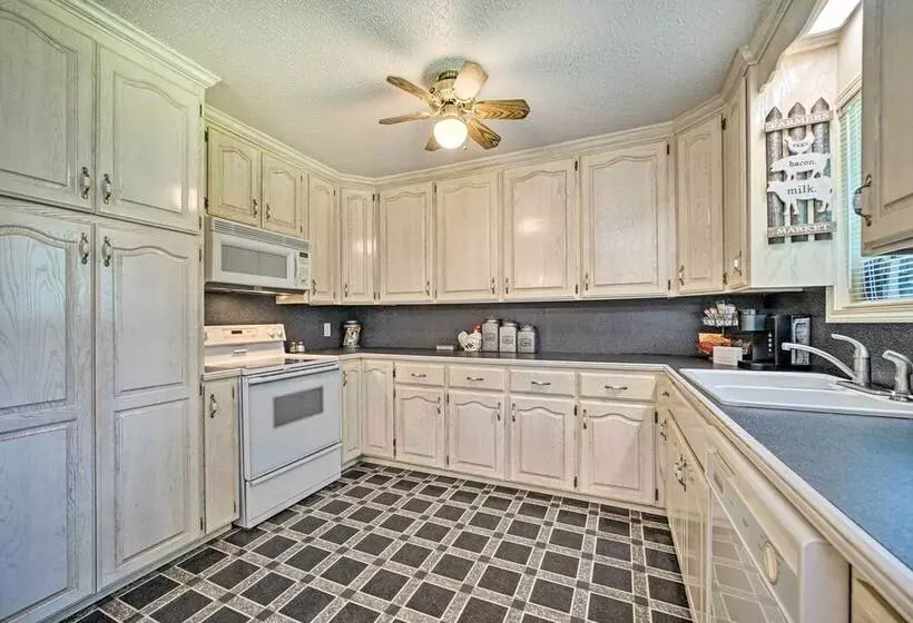 Cozy Murfreesboro Home Near Local Attractions!