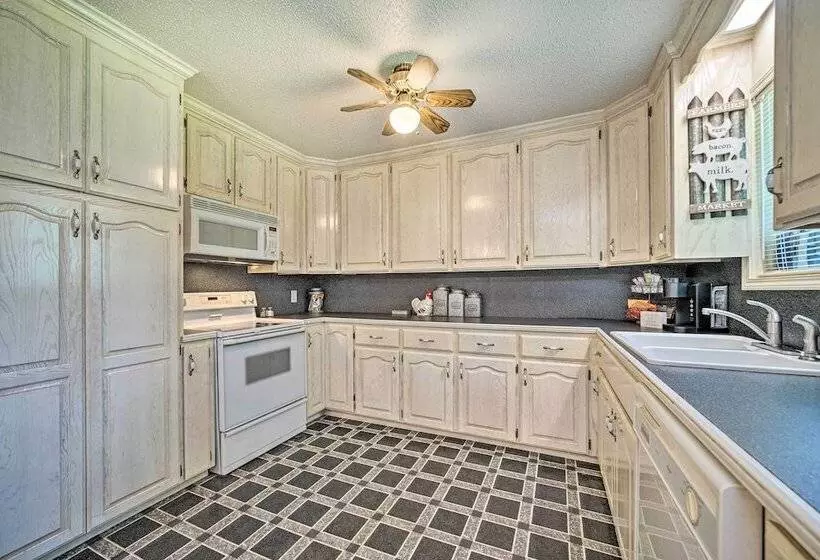 Cozy Murfreesboro Home Near Local Attractions!