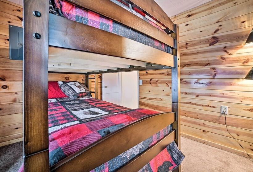 Cozy & Rustic Cottage With Houghton Lake Access!