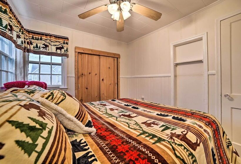 Cozy & Rustic Cottage With Houghton Lake Access!