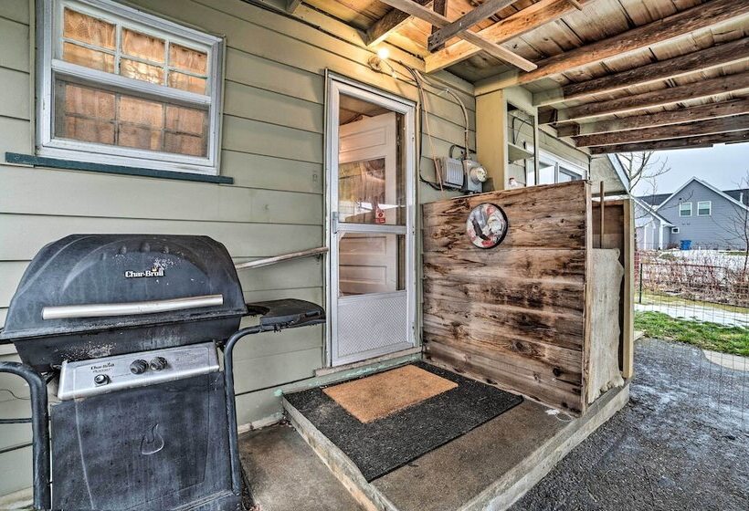 Cozy & Rustic Cottage With Houghton Lake Access!