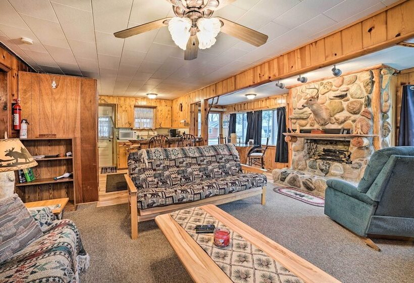 Cozy & Rustic Cottage With Houghton Lake Access!