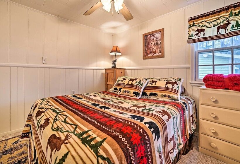 Cozy & Rustic Cottage With Houghton Lake Access!