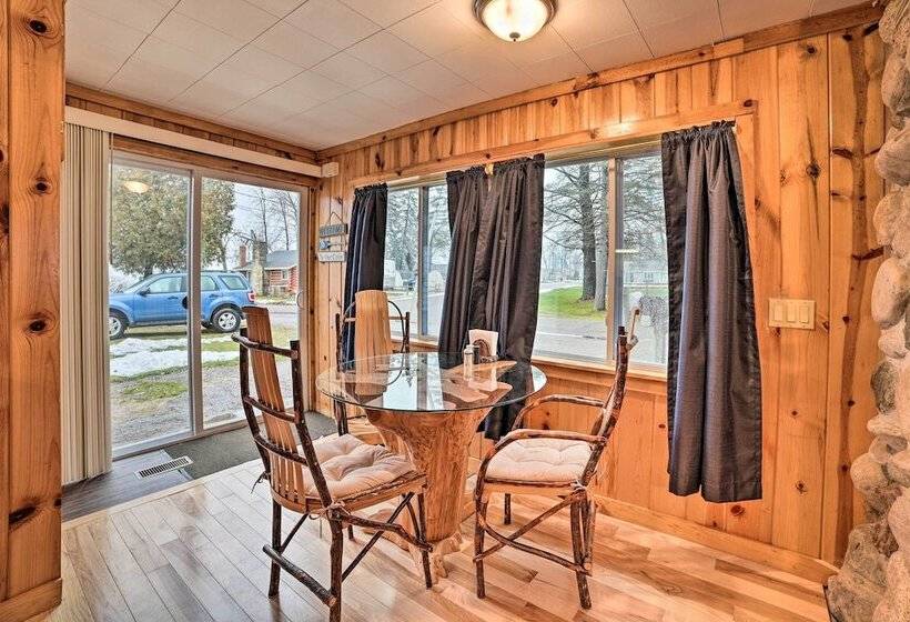 Cozy & Rustic Cottage With Houghton Lake Access!