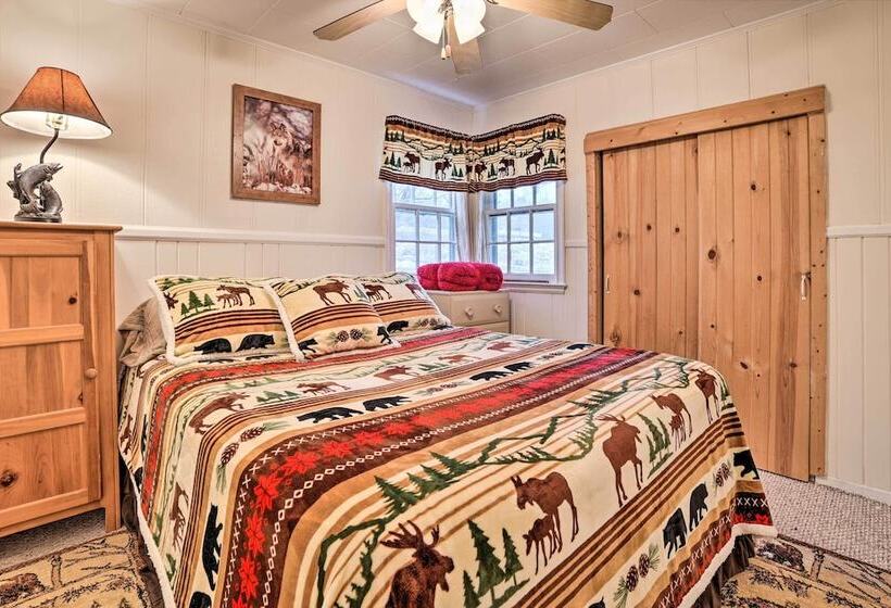 Cozy & Rustic Cottage With Houghton Lake Access!