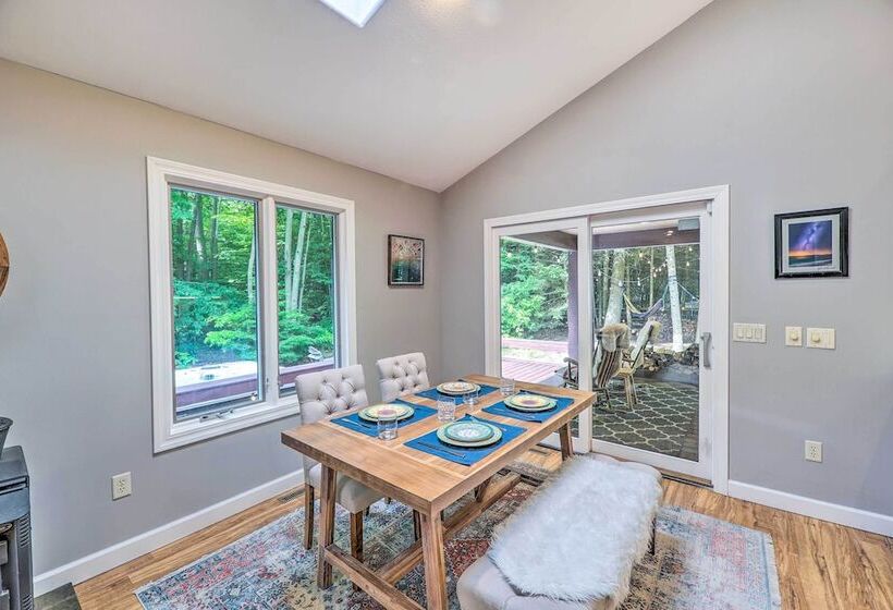 Cozy Whitehall Hideaway W/ Hot Tub + Chiminea!