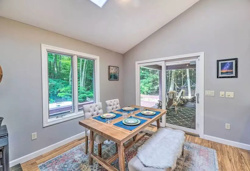 Cozy Whitehall Hideaway W/ Hot Tub + Chiminea!