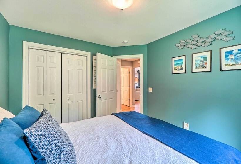 Cozy Whitehall Hideaway W/ Hot Tub + Chiminea!