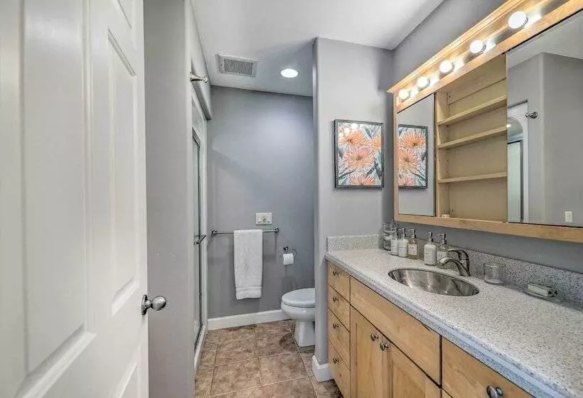 Cozy Whitehall Hideaway W/ Hot Tub + Chiminea!