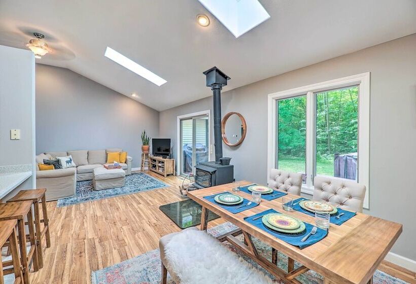 Cozy Whitehall Hideaway W/ Hot Tub + Chiminea!