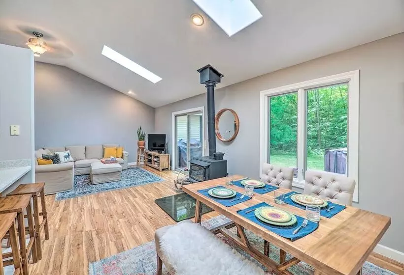 Cozy Whitehall Hideaway W/ Hot Tub + Chiminea!