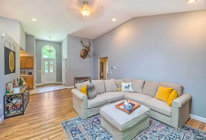 Cozy Whitehall Hideaway W/ Hot Tub + Chiminea!