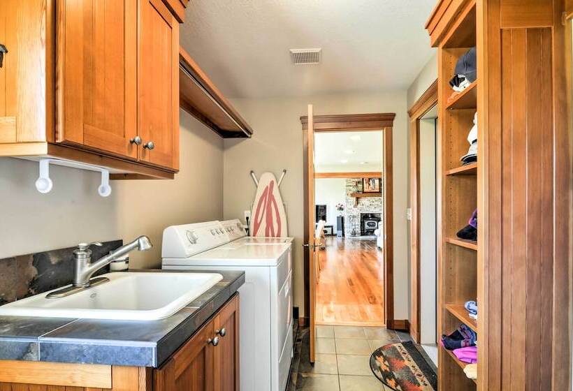 Custom Home W/ Decks In Boulder! Gateway To Parks!