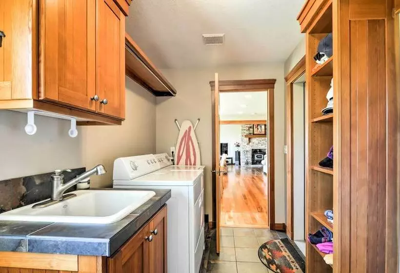 Custom Home W/ Decks In Boulder! Gateway To Parks!