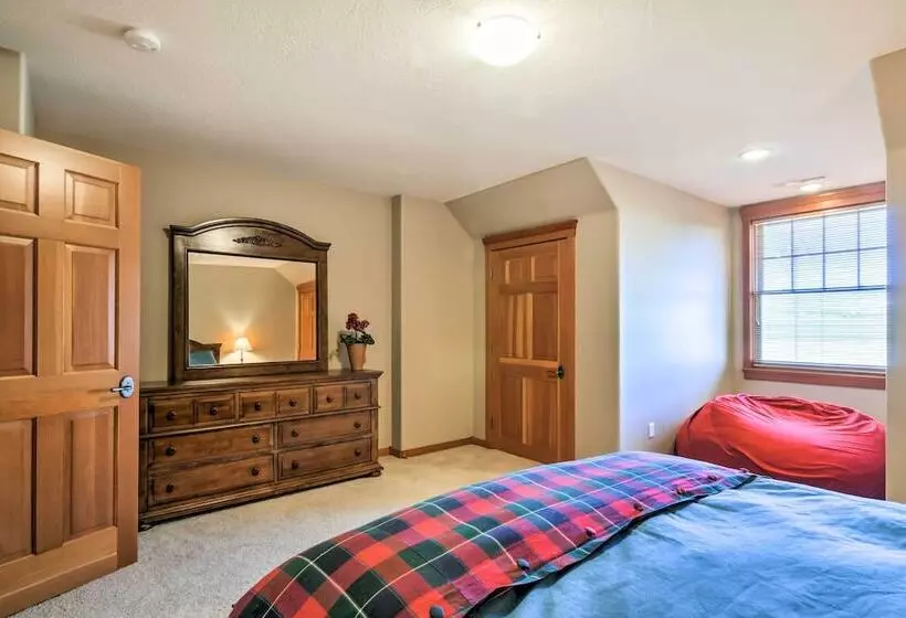 Custom Home W/ Decks In Boulder! Gateway To Parks!