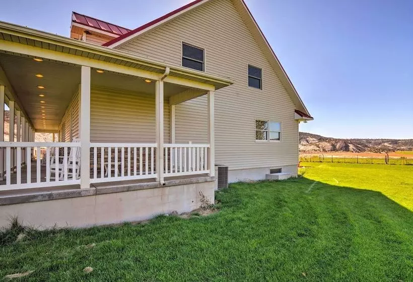 Custom Home W/ Decks In Boulder! Gateway To Parks!