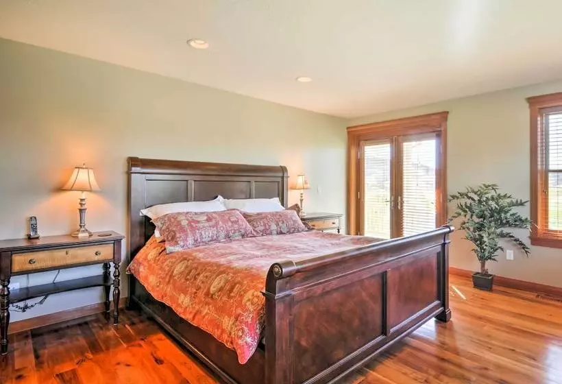 Custom Home W/ Decks In Boulder! Gateway To Parks!