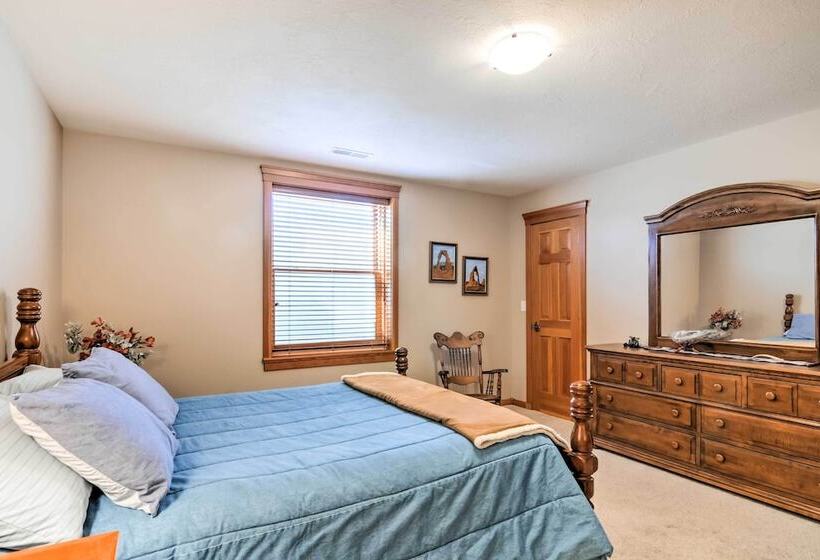 Custom Home W/ Decks In Boulder! Gateway To Parks!