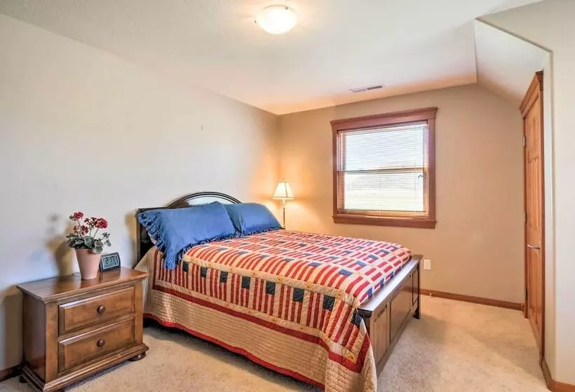 Custom Home W/ Decks In Boulder! Gateway To Parks!