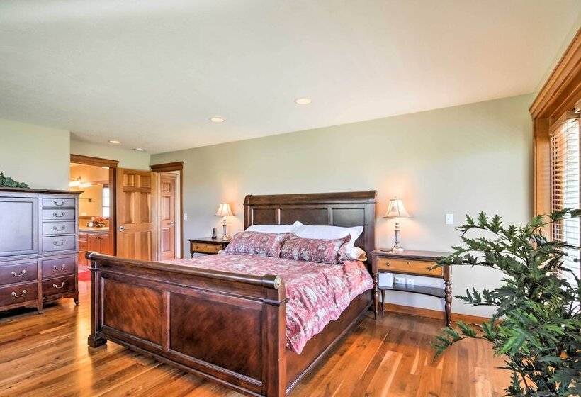 Custom Home W/ Decks In Boulder! Gateway To Parks!