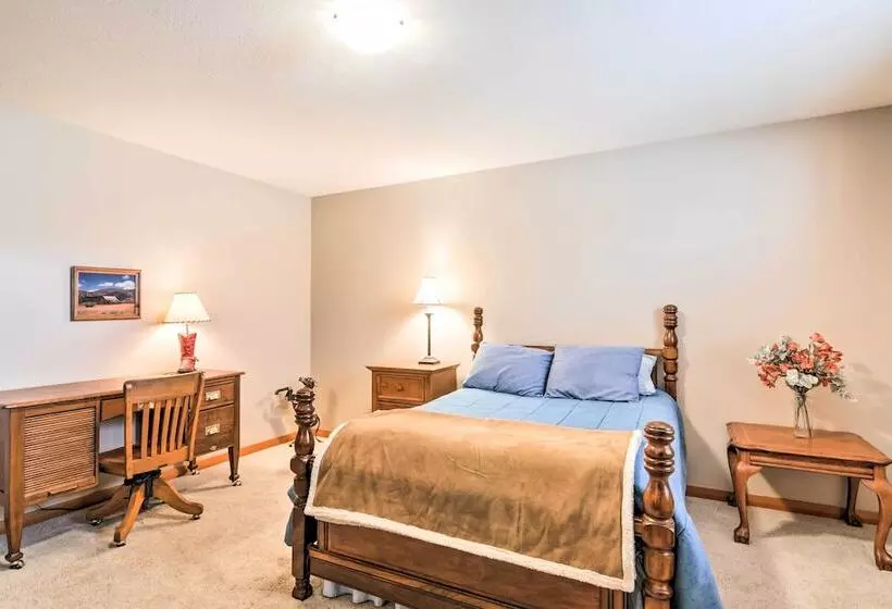 Custom Home W/ Decks In Boulder! Gateway To Parks!