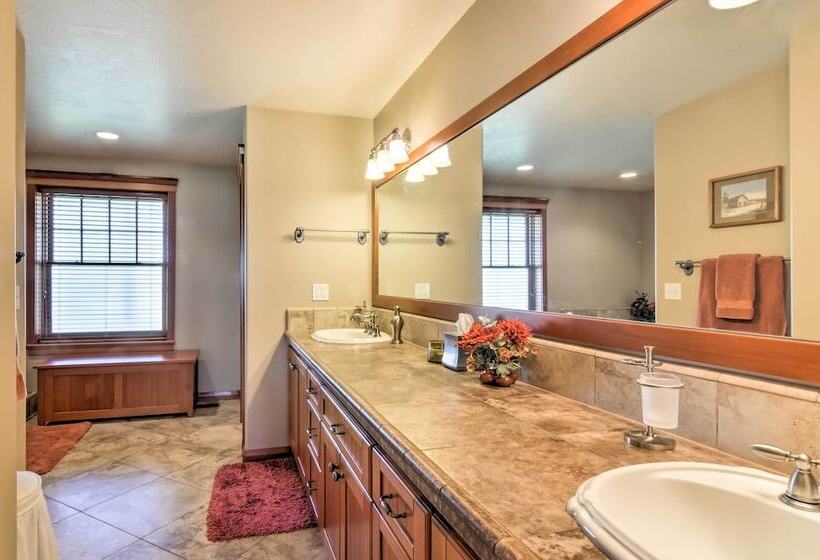 Custom Home W/ Decks In Boulder! Gateway To Parks!