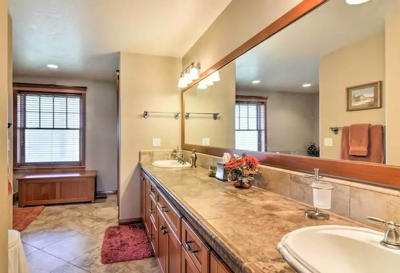 Custom Home W/ Decks In Boulder! Gateway To Parks!