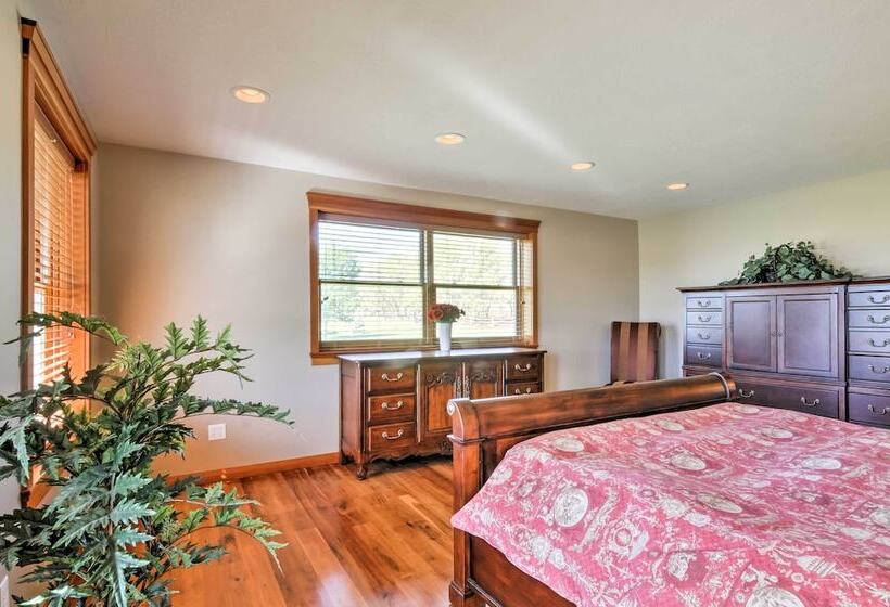 Custom Home W/ Decks In Boulder! Gateway To Parks!