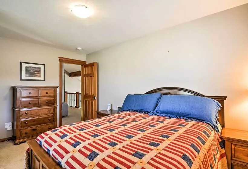 Custom Home W/ Decks In Boulder! Gateway To Parks!