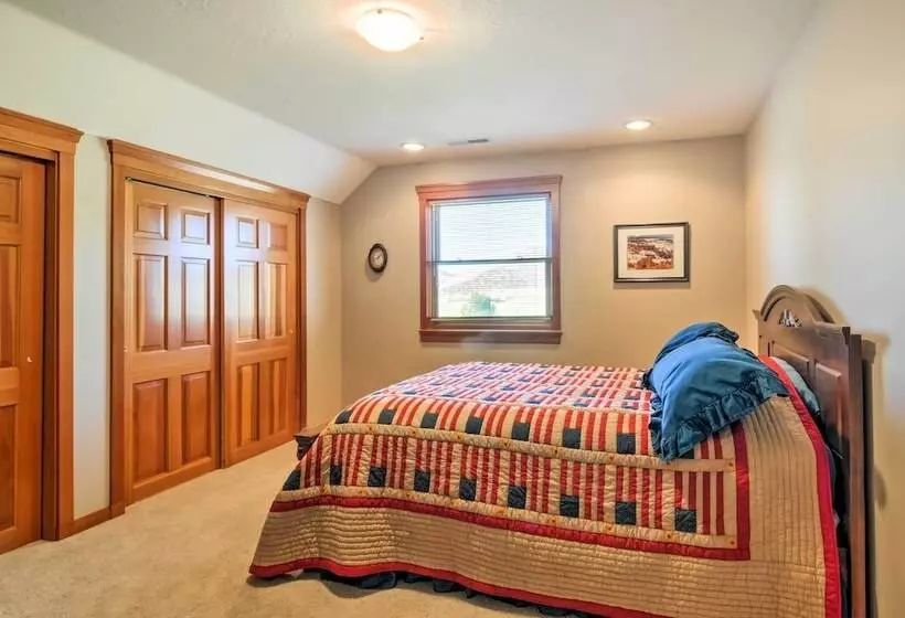 Custom Home W/ Decks In Boulder! Gateway To Parks!