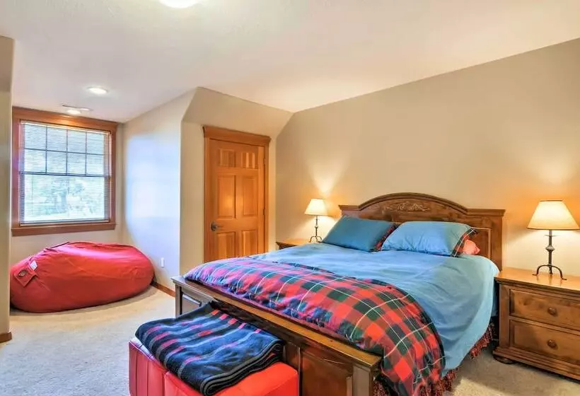 Custom Home W/ Decks In Boulder! Gateway To Parks!