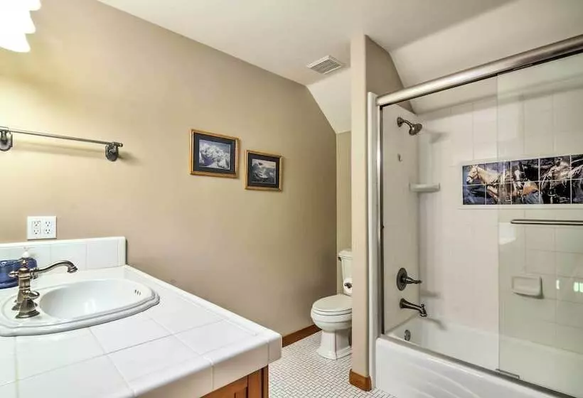 Custom Home W/ Decks In Boulder! Gateway To Parks!