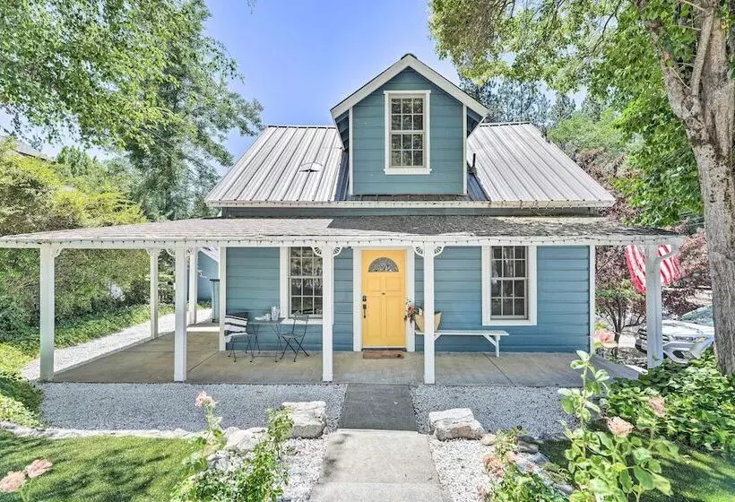 Downtown Nevada City 1900 Victorian Retreat!