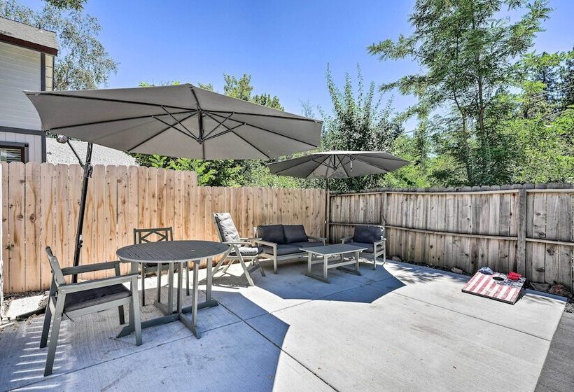 Downtown Nevada City 1900 Victorian Retreat!